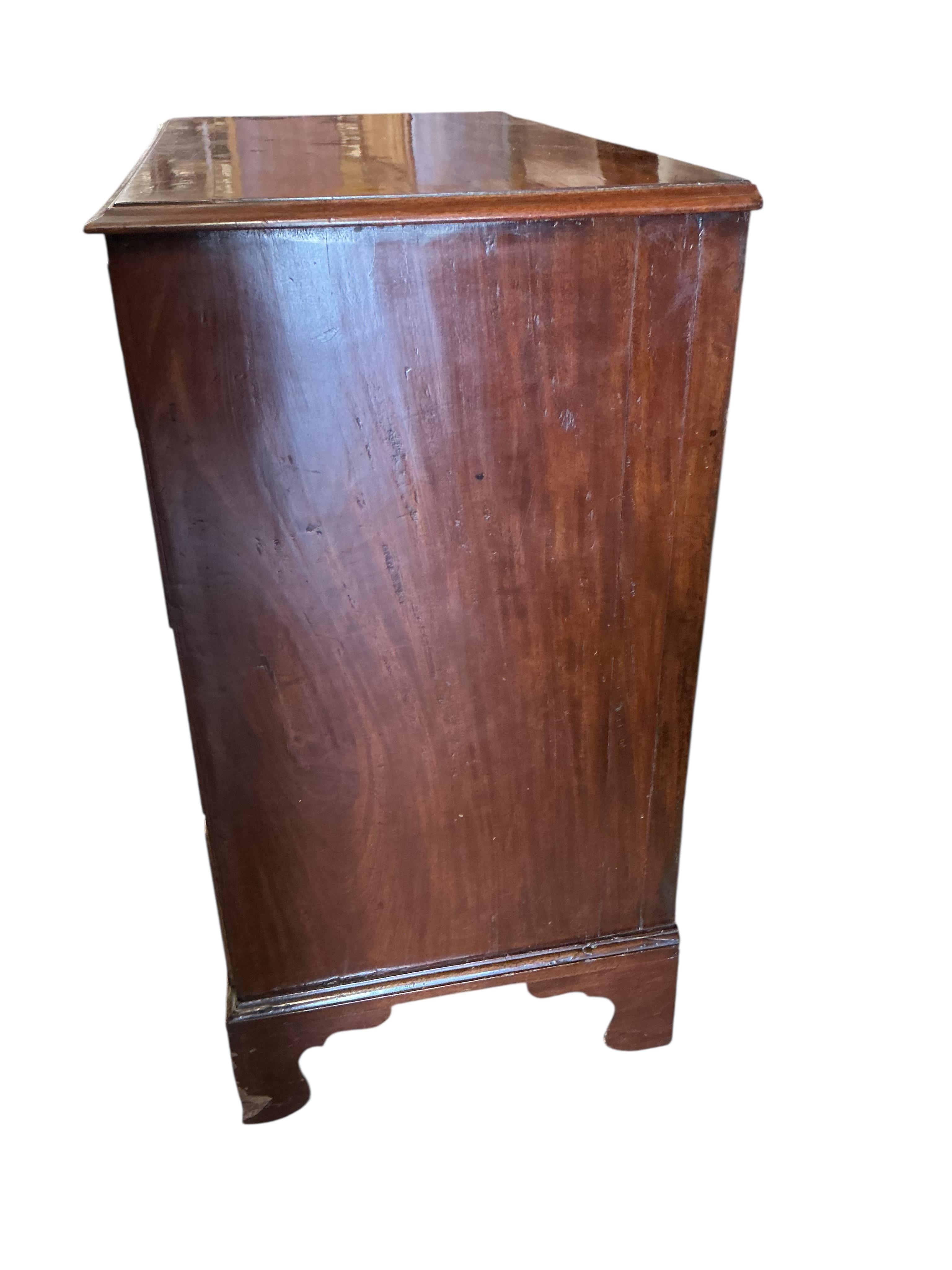 A George III mahogany chest of drawers, width 96cm, depth 51cm, height 98cm